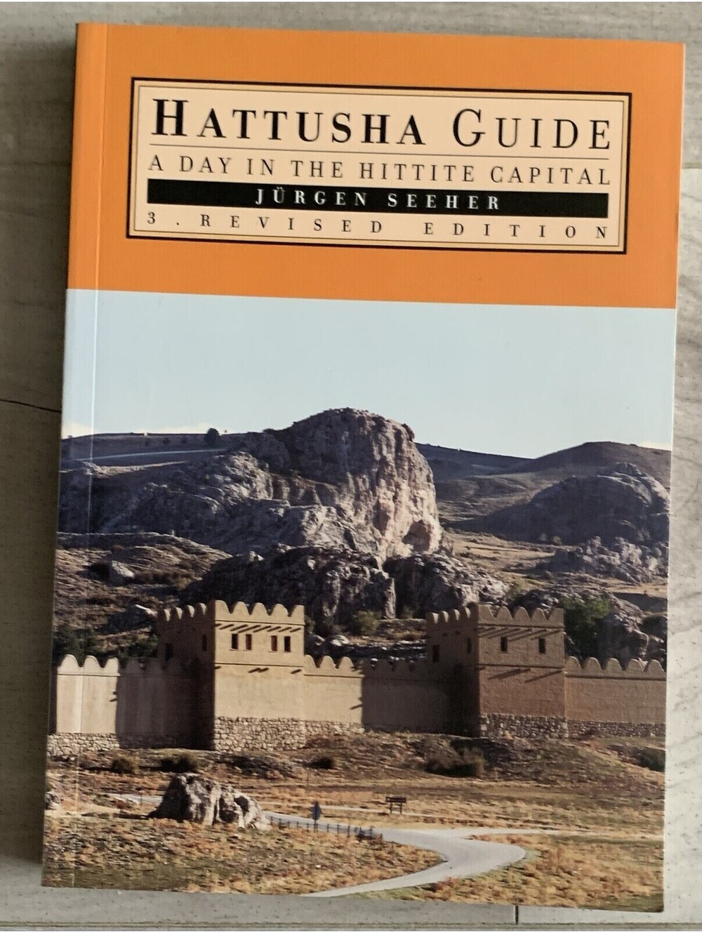 HATTUSHA GUIDE: A DAY IN THE HITTITE CAPITAL By Jurgen Seeher Paperback Book
